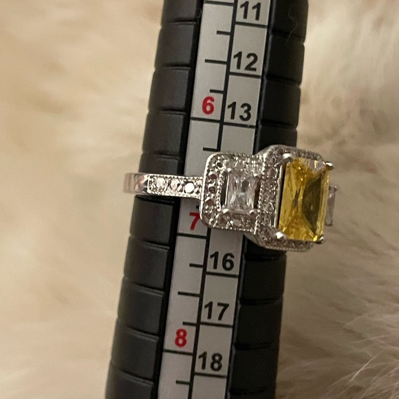 Art deco style Yellow and Silver Women's Ring statement cocktail fashion ring - Picture 5 of 5